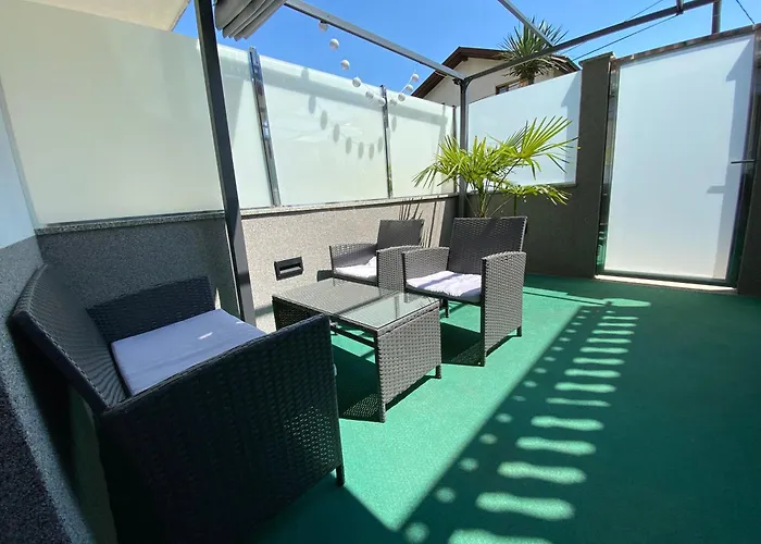 Castle View Apartma *